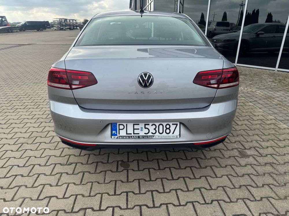 Volkswagen Passat - 4