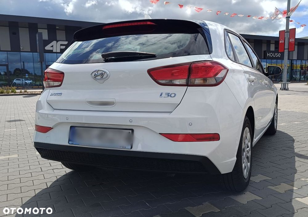 Hyundai i30 1.5 DPI Classic + - 13
