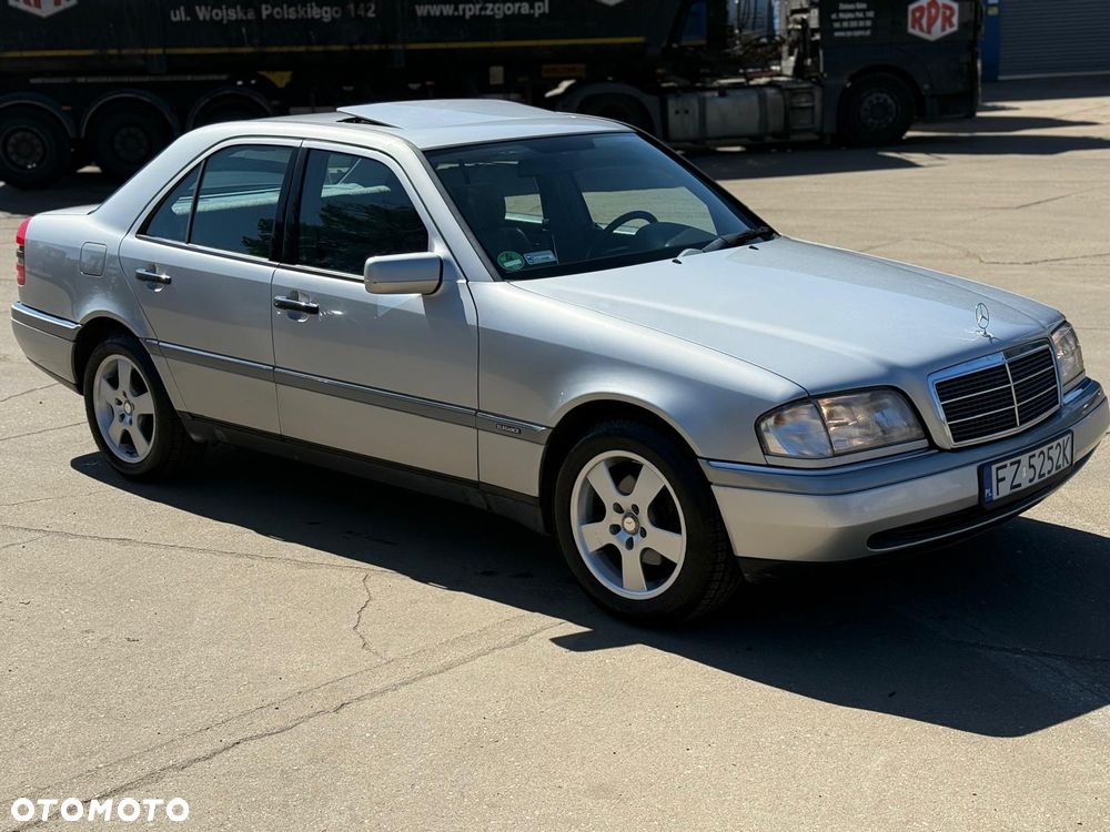 Mercedes-Benz Klasa C 180 Elegance - 8