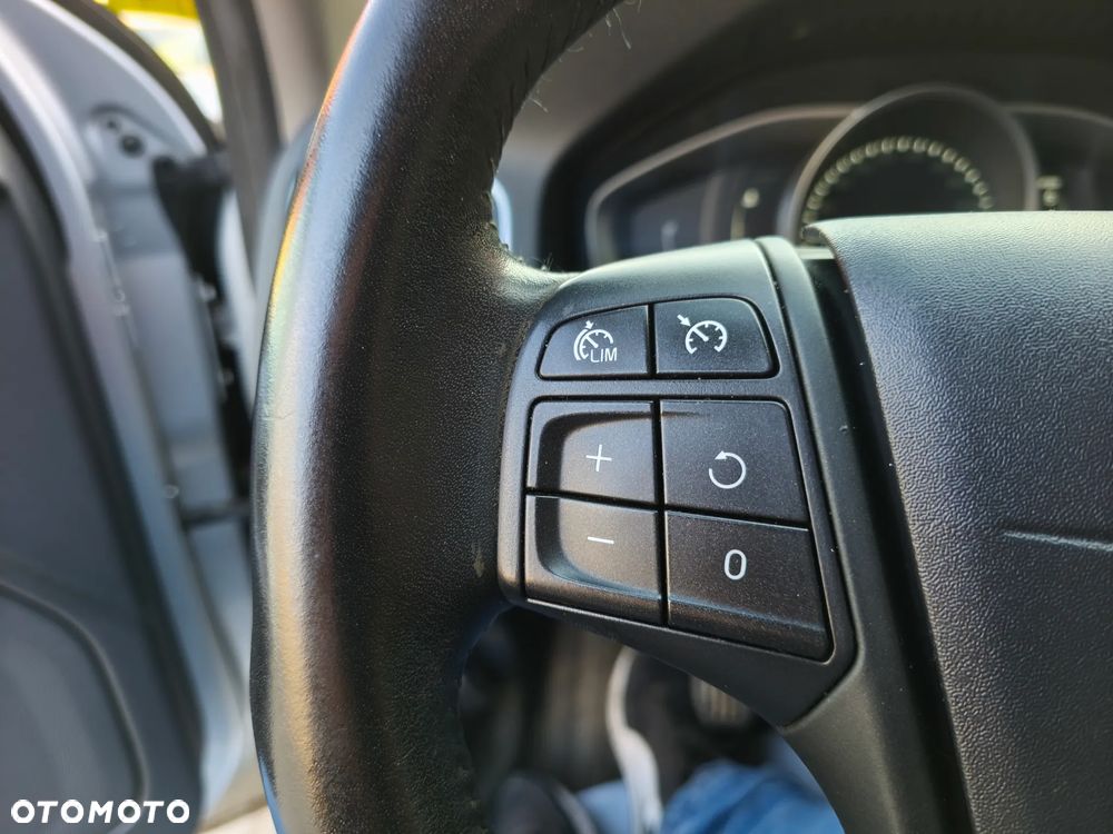 Volvo V60 D2 Drive-E Momentum - 16