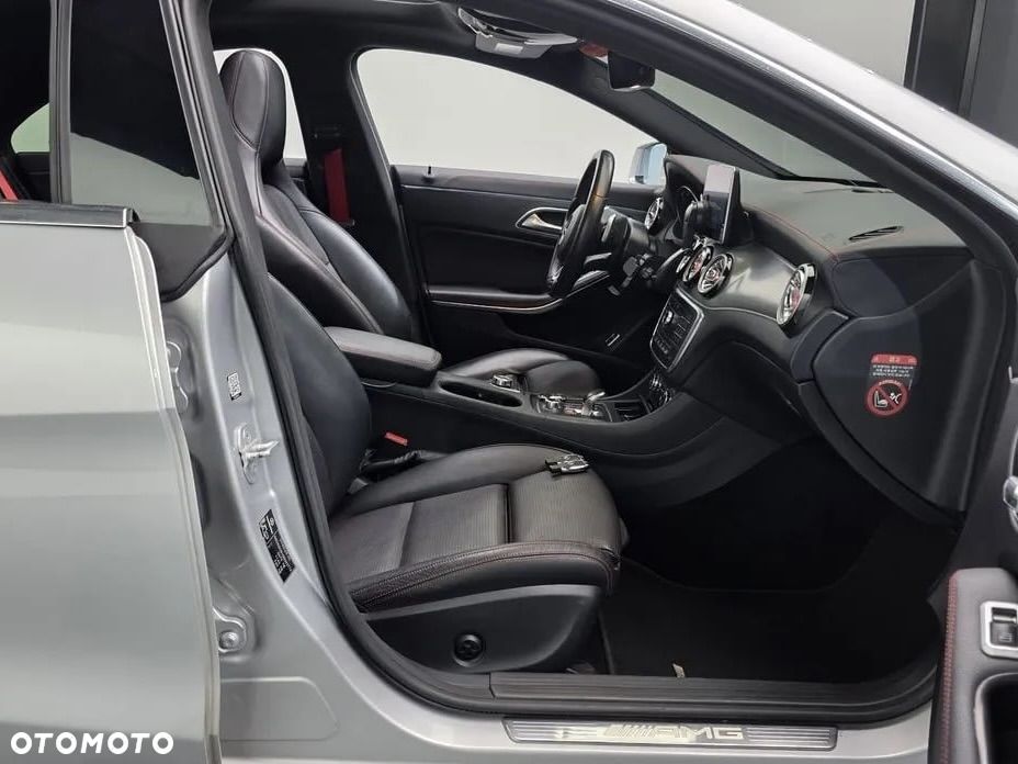 Mercedes-Benz CLA AMG 45 4Matic 7G-DCT - 14
