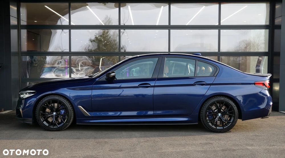 BMW Seria 5 M550i xDrive sport - 9