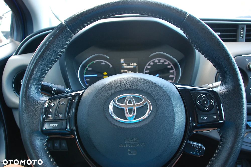Toyota Yaris Hybrid 100 Life - 14