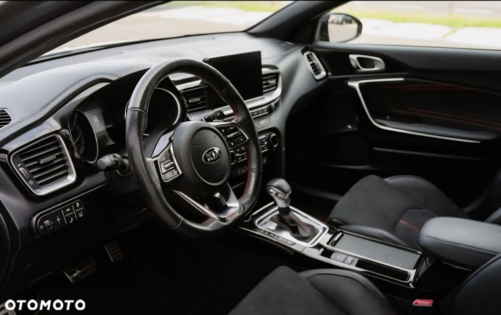 Kia ProCeed 1.6 T-GDI GT DCT - 14