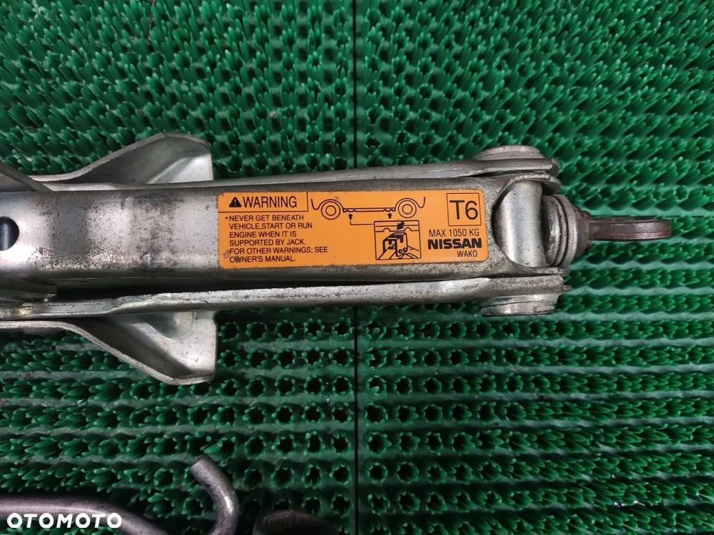NISSAN X-TRAIL T30 Lewarek Podnośnik Klucz do Kół - 2