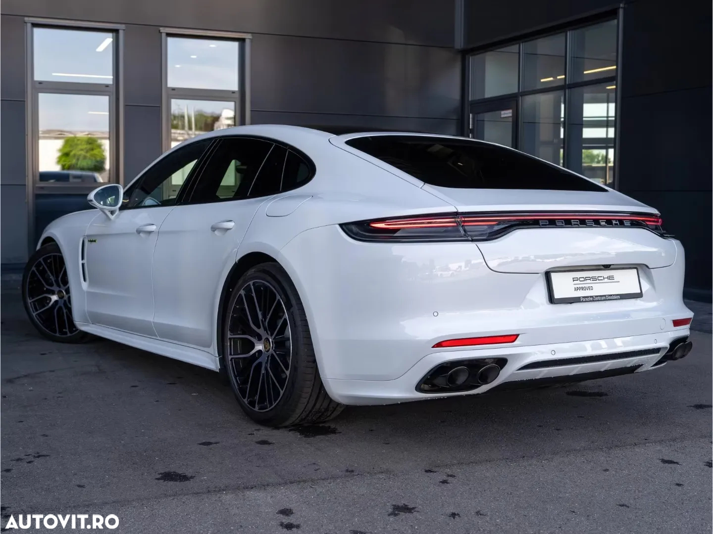 Porsche Panamera 4 E-Hybrid Platinum Edition - 5