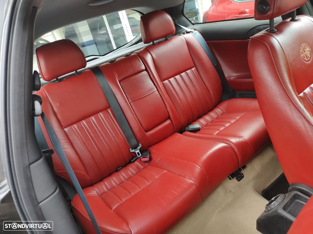 Alfa Romeo 147 1.6 TS Distinctive - 15