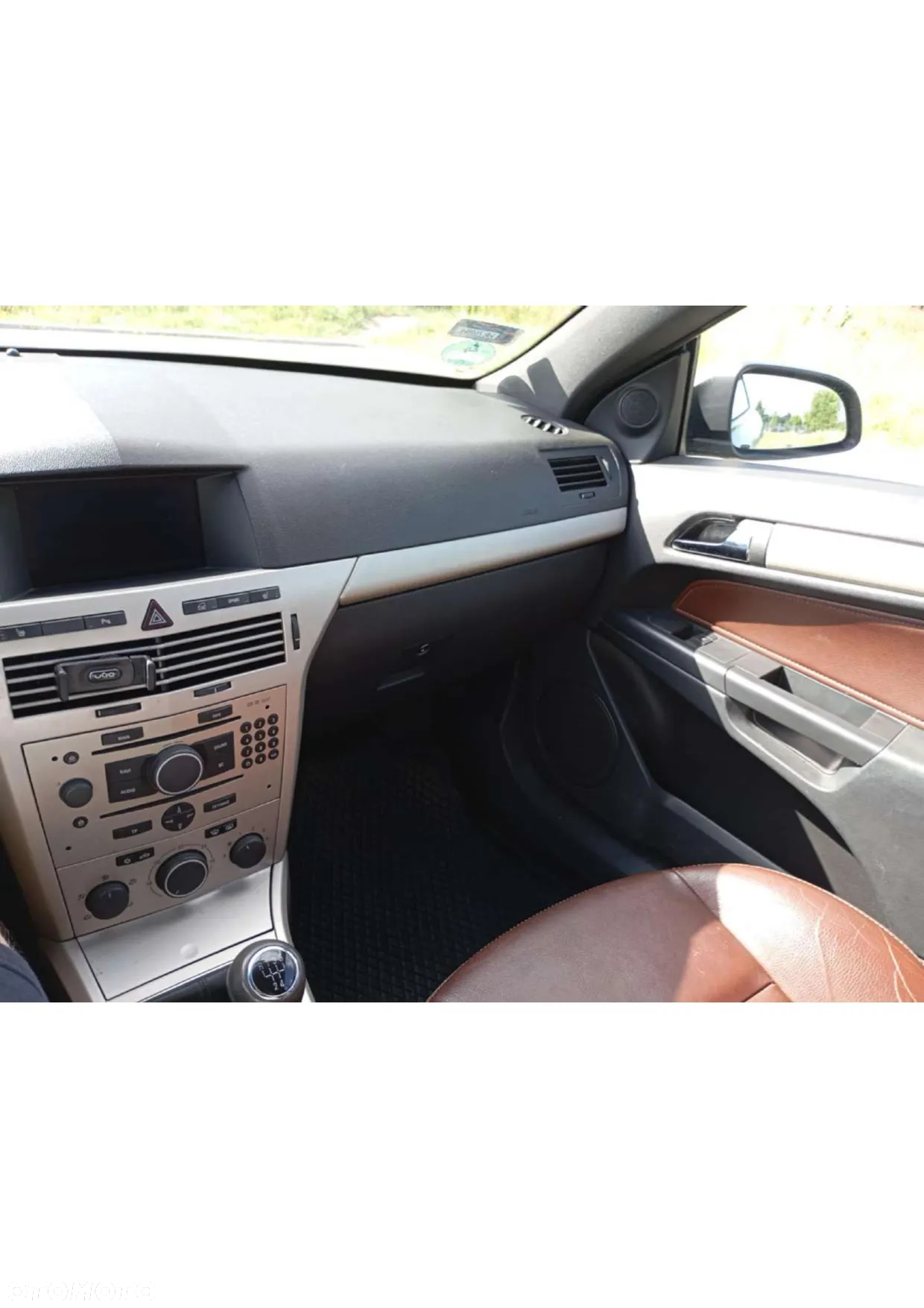 Opel Astra III GTC 1.8 Cosmo - 15