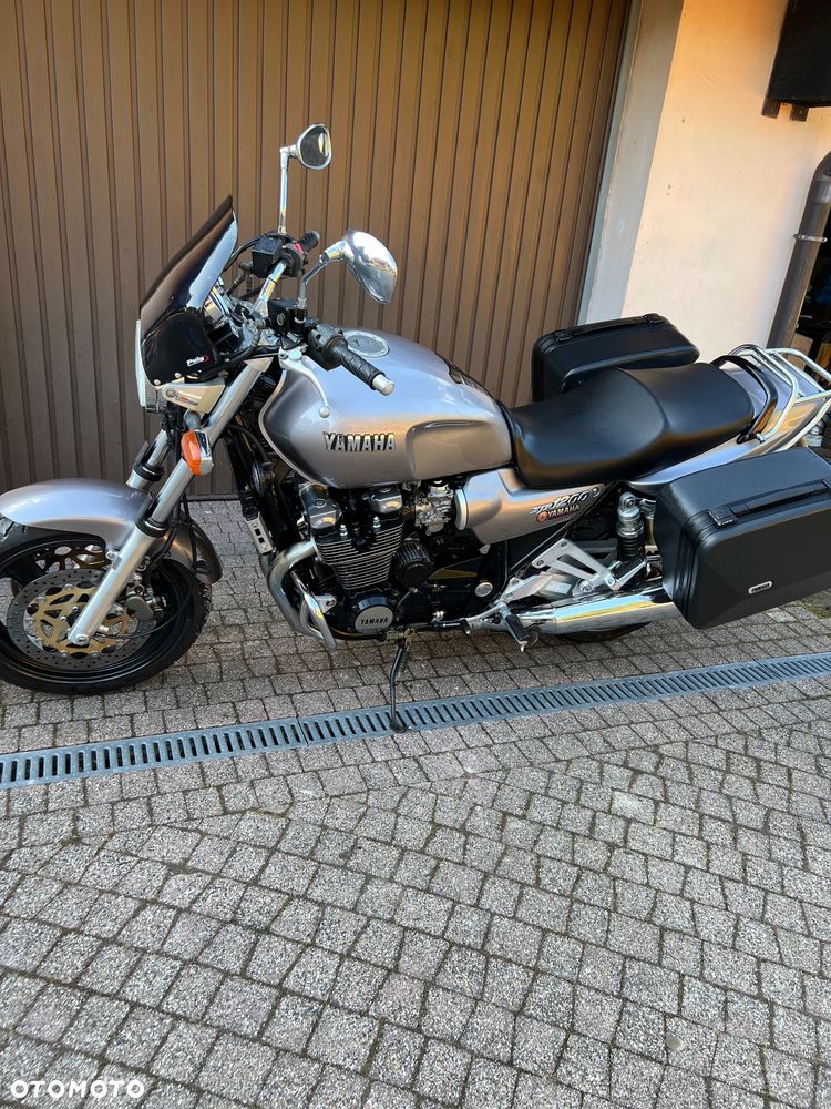 Yamaha XJR - 5