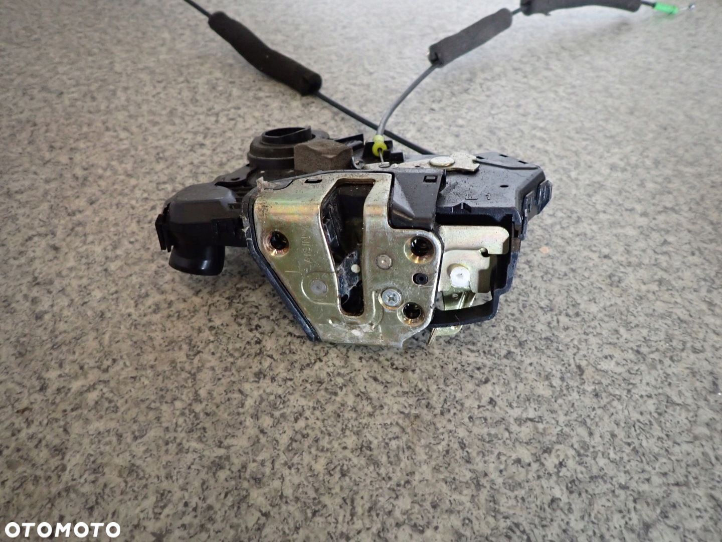 TOYOTA CAMRY 01-06 ZAMEK DRZWI PRZEDNI LEWY 6 PIN - 1