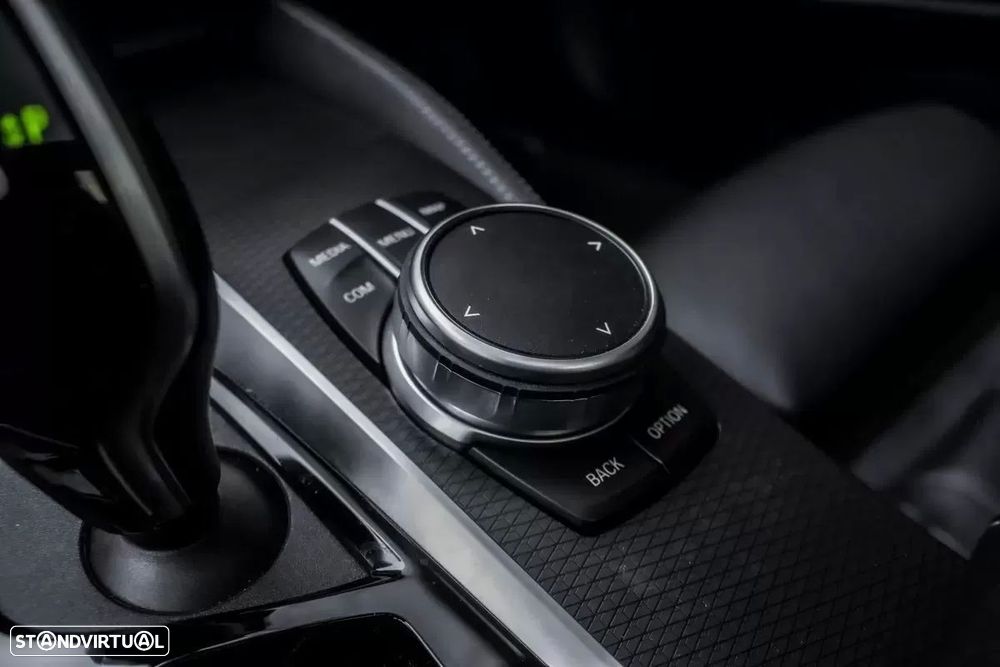 BMW 530 e Pack Desportivo M - 24