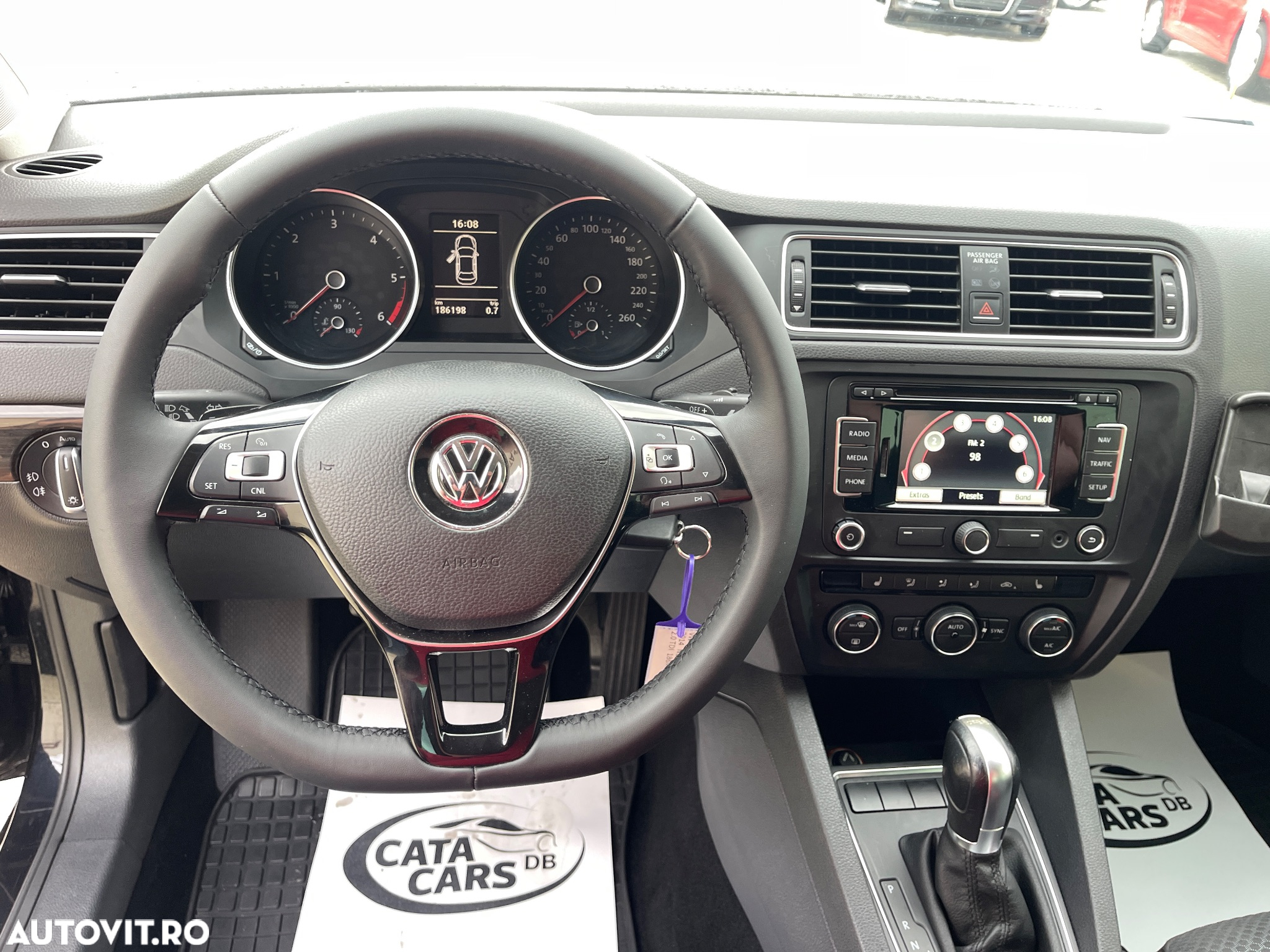 Volkswagen Jetta - 35