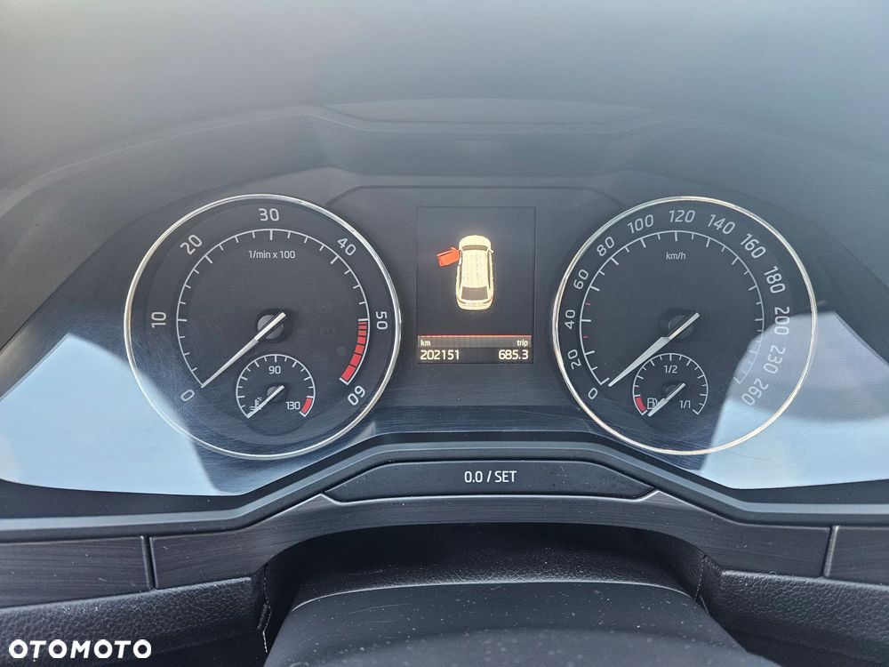 Skoda Superb 2.0 TDI Premium Edition - 24