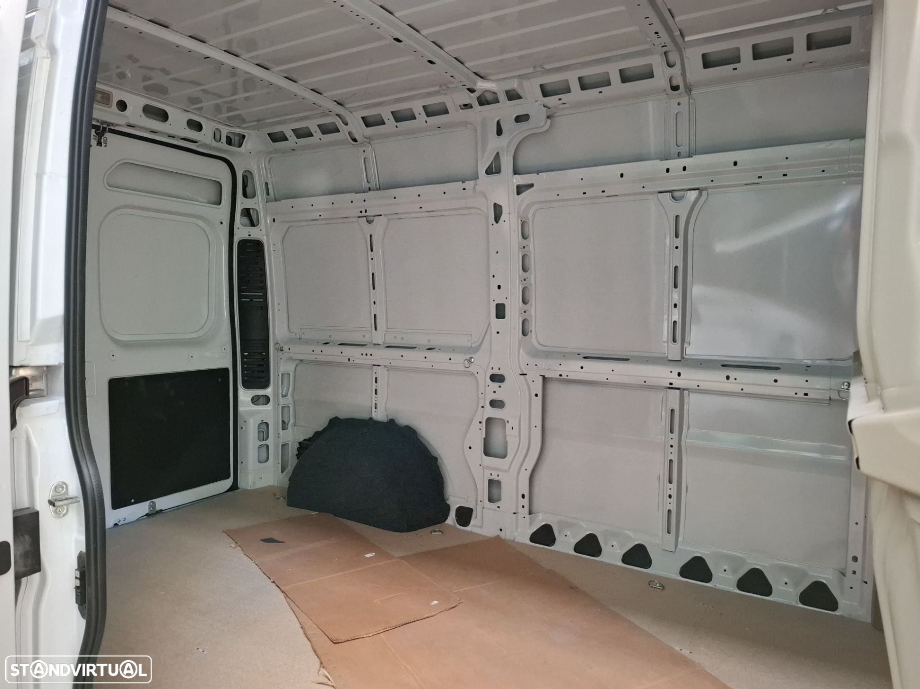 Peugeot Boxer 2.2 BlueHDi 140 S&S 333 L2H2 - 24