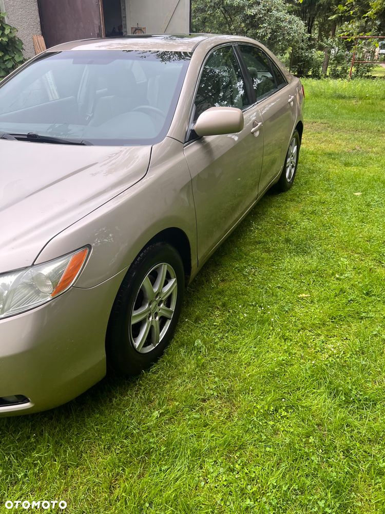 Toyota Camry - 12