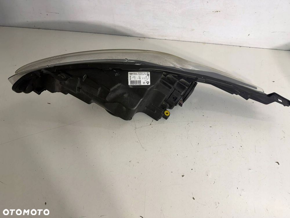 lampa prawy przód prawa przednia ford fiesta mk7 eu - 8