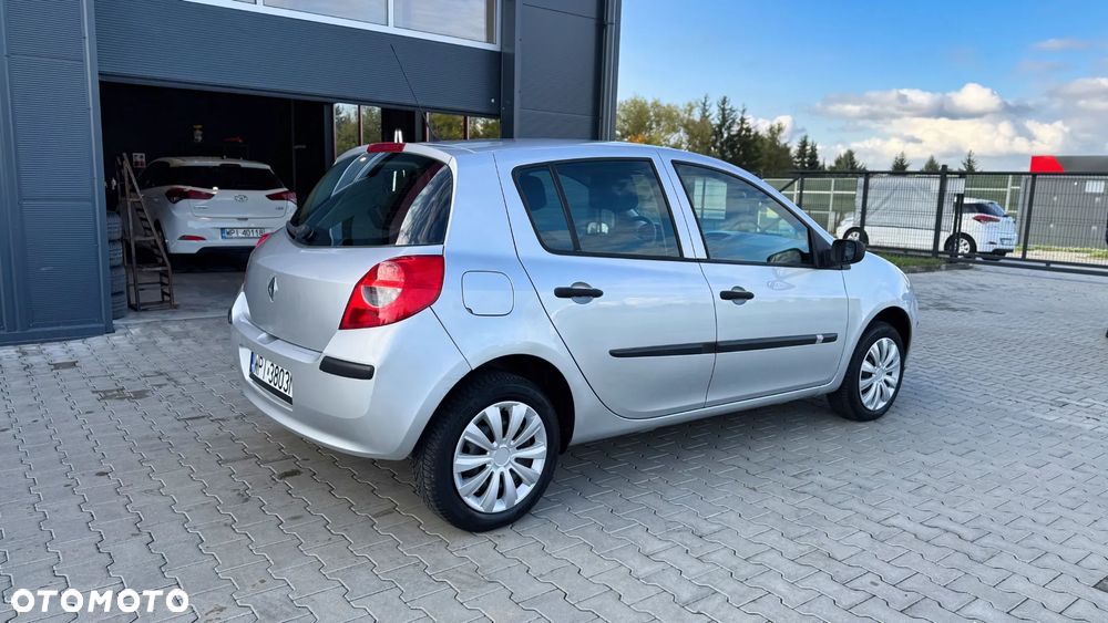 Renault Clio 1.2 16V Authentique - 7