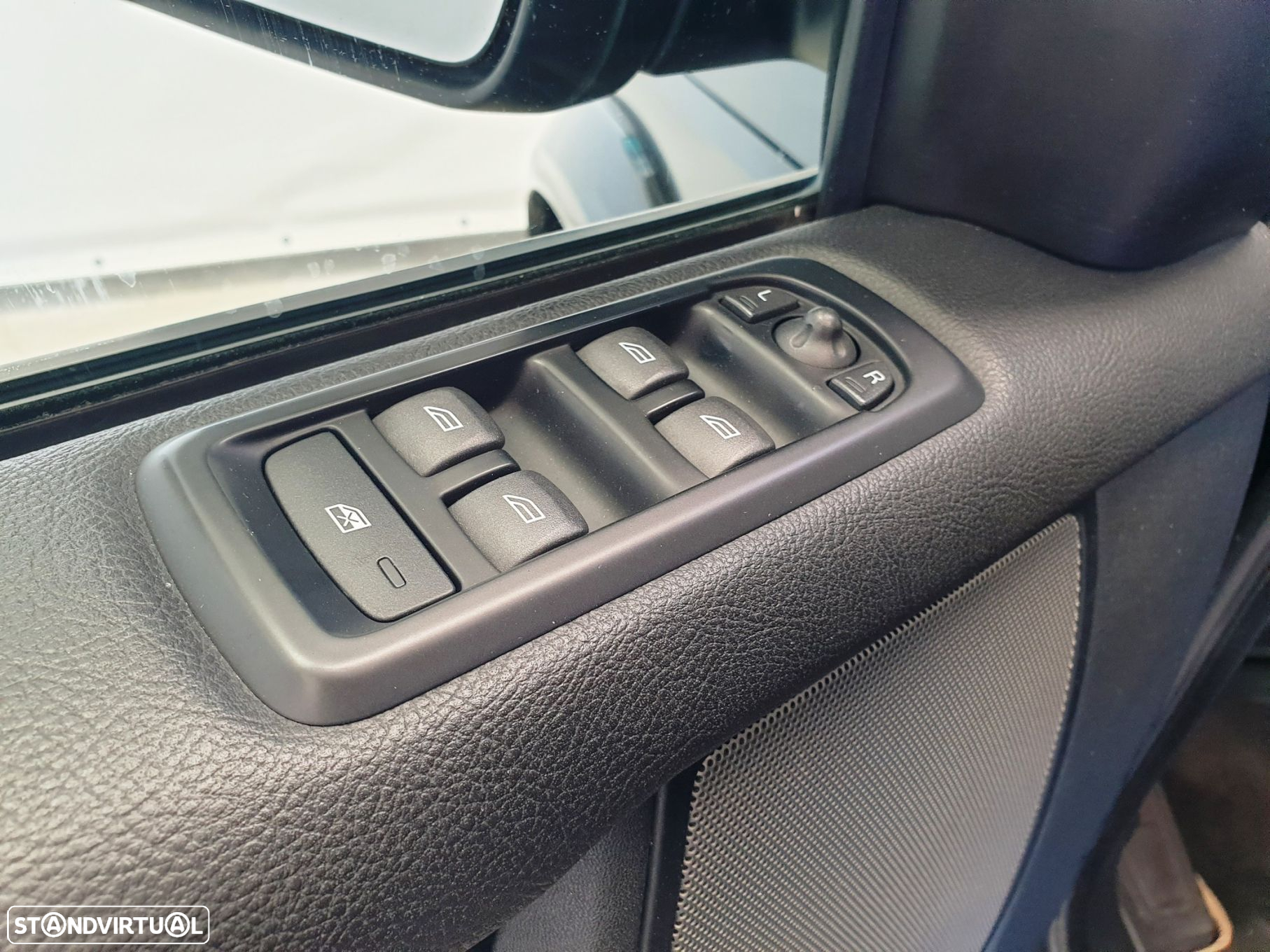 Land Rover Discovery 4 3.0 TD V6 HSE - 15