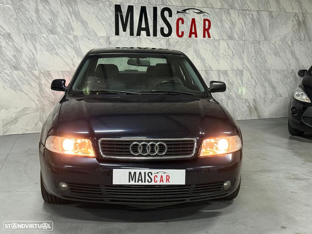 Audi A4 1.6 Confort - 4