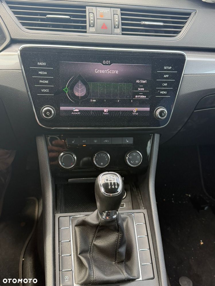 Skoda Superb 2.0 TDI Premium Edition - 24
