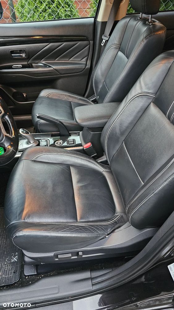 Mitsubishi Outlander PHEV Instyle NAVI + - 23