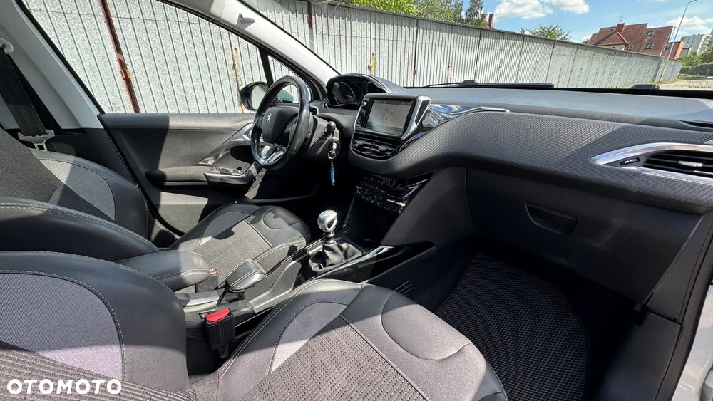 Peugeot 2008 1.2 PureTech Allure S&S - 20