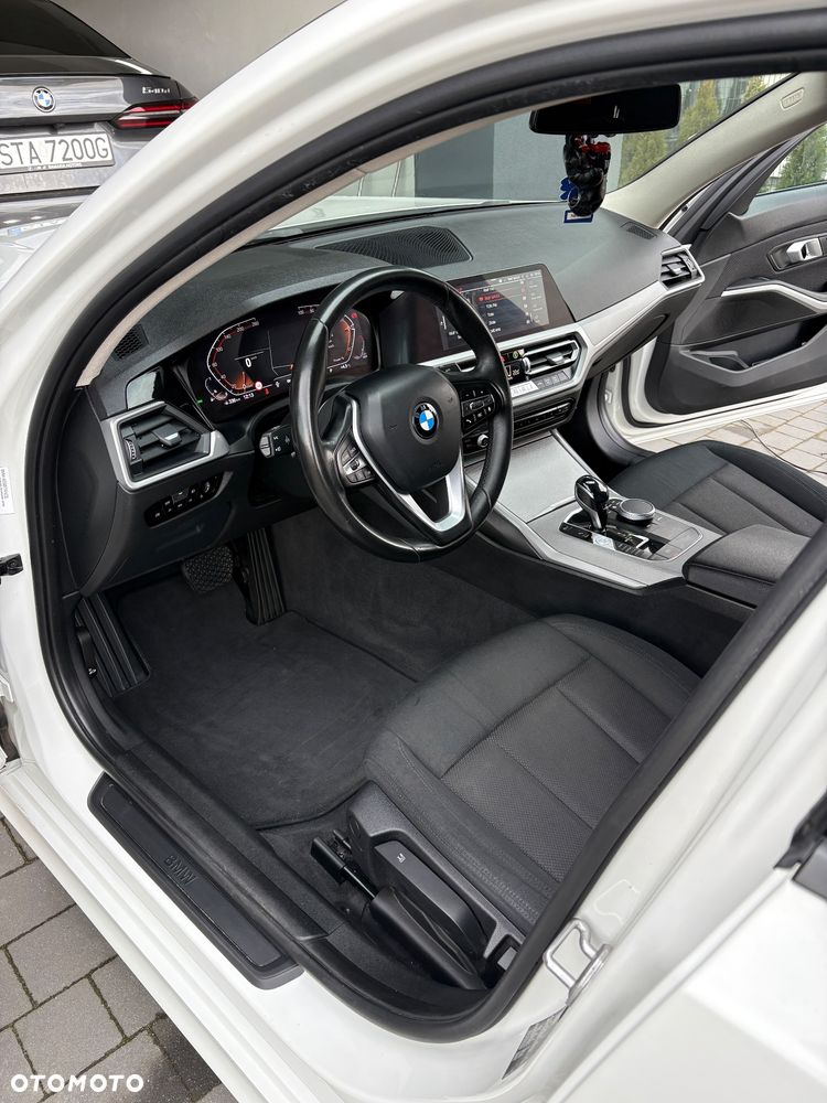 BMW Seria 3 318i - 15