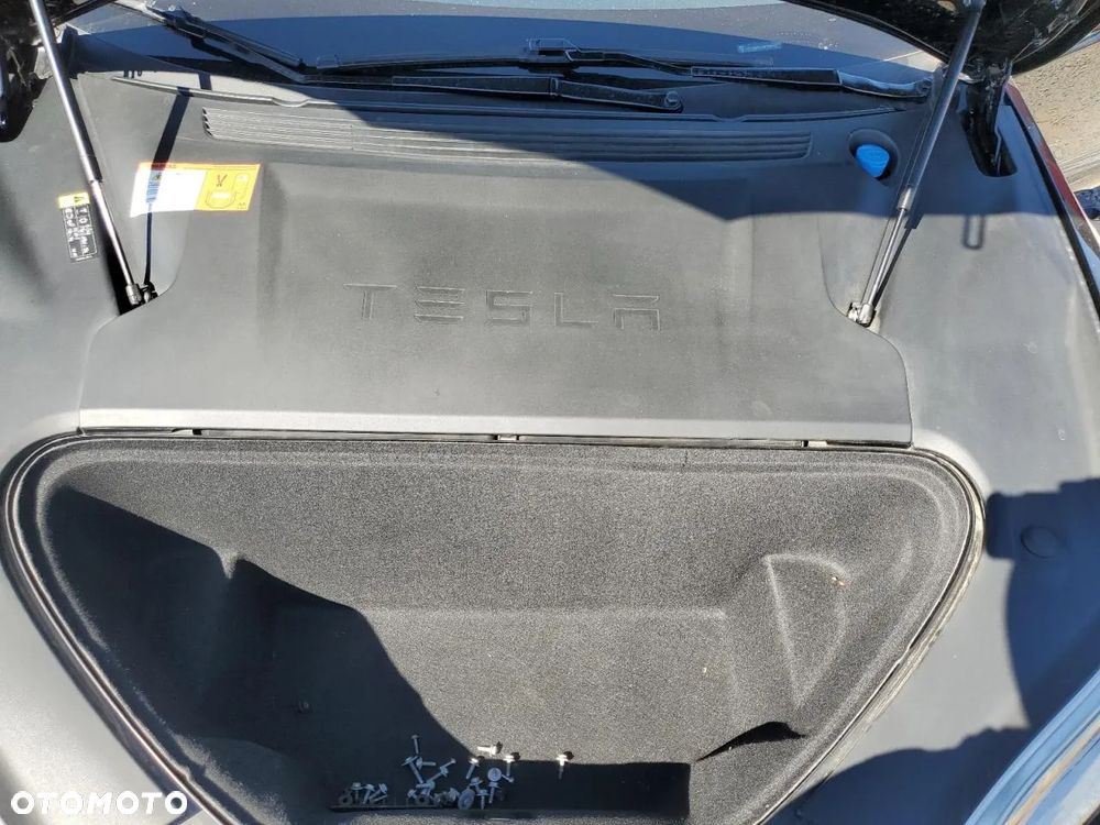 Tesla Model S - 11