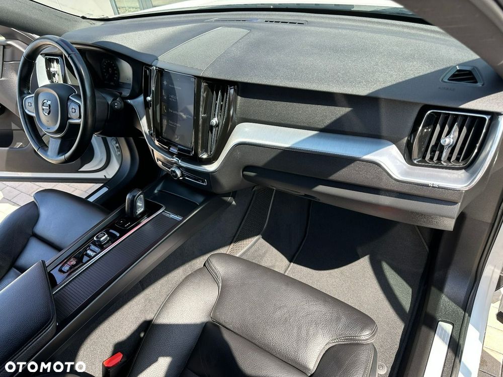 Volvo XC 60 B4 D AWD Geartronic Momentum Pro - 16