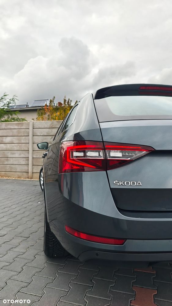 Skoda Superb 2.0 TDI Premium Edition - 22