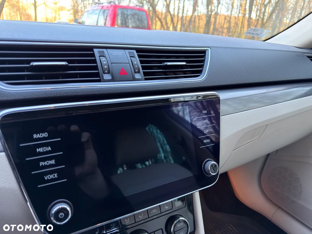 Skoda Superb 2.0 TDI SCR 4x4 Style DSG - 24