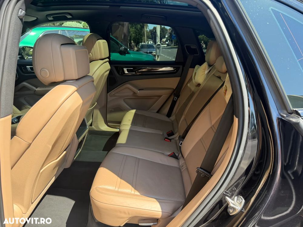 Porsche Cayenne - 18