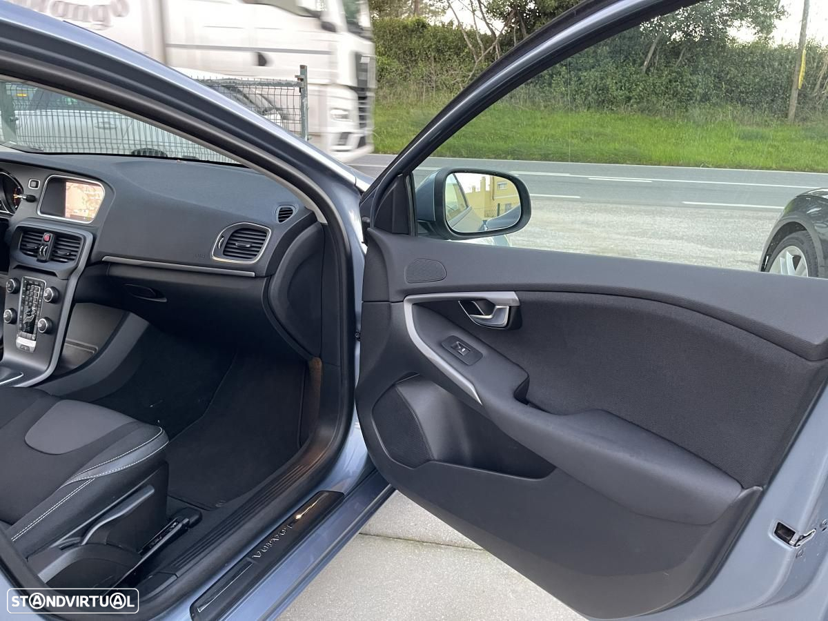 Volvo V40 2.0 D2 Momentum Eco - 23