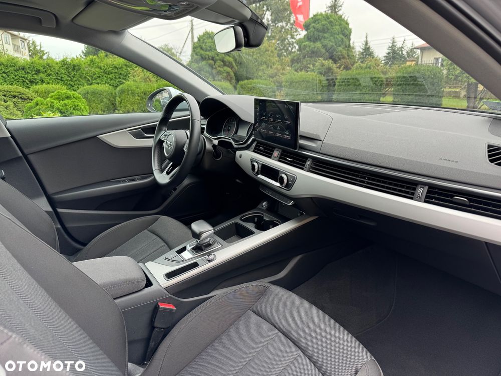 Audi A4 Limousine - 16