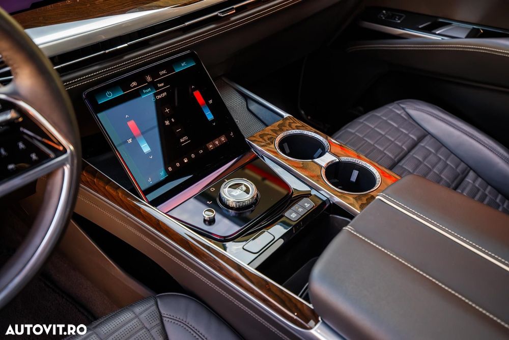 Cadillac Escalade - 25