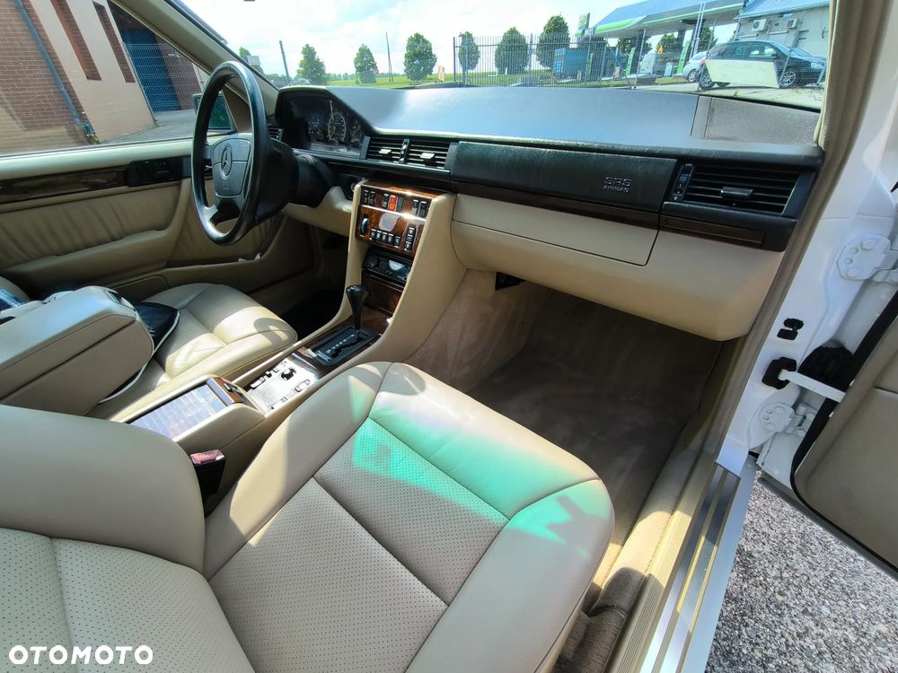 Mercedes-Benz Klasa E 420 - 26