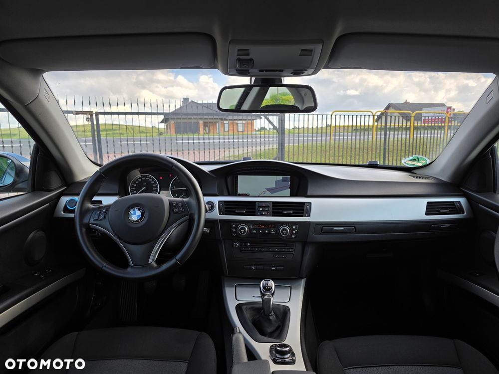 BMW Seria 3 320d - 16