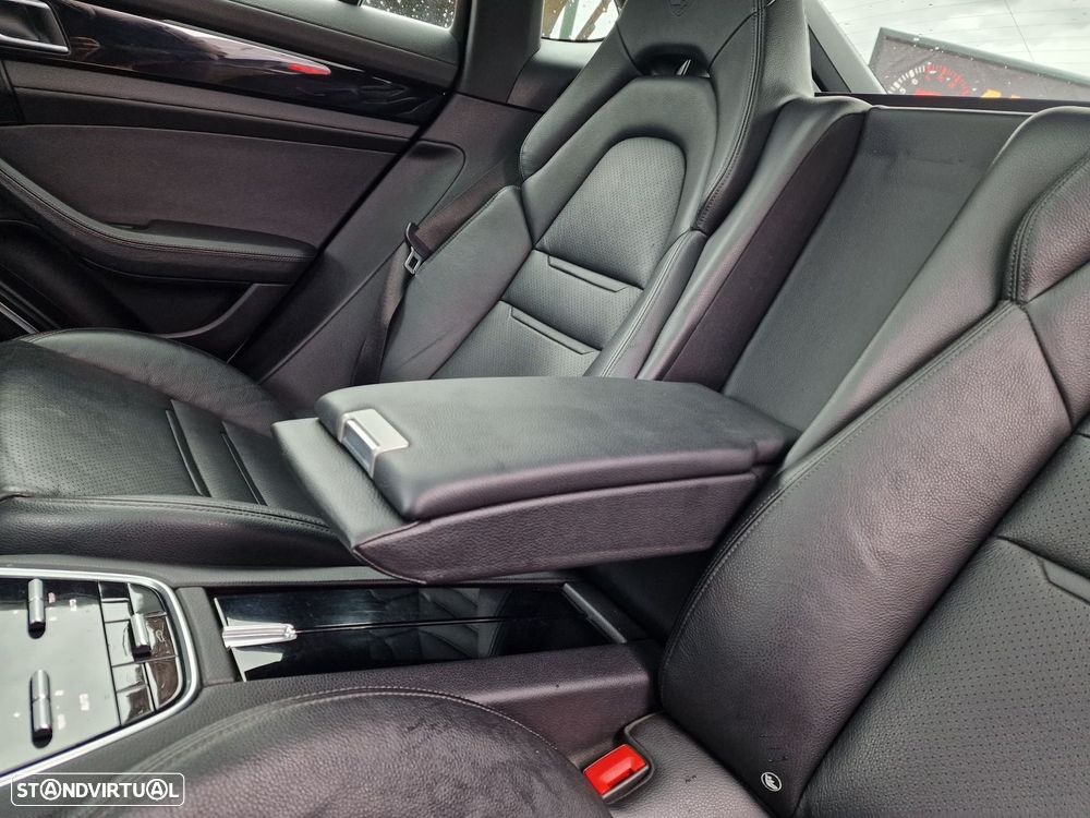 Porsche Panamera 4 E-Hybrid - 16