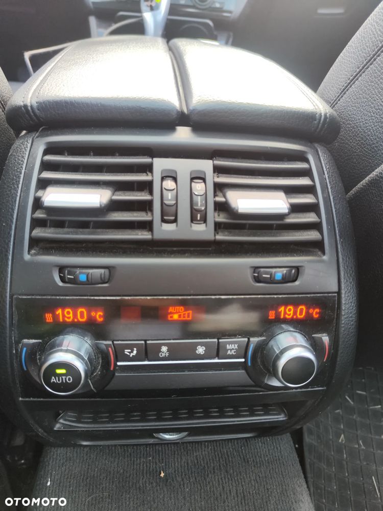 BMW Seria 5 525d Luxury Line - 12