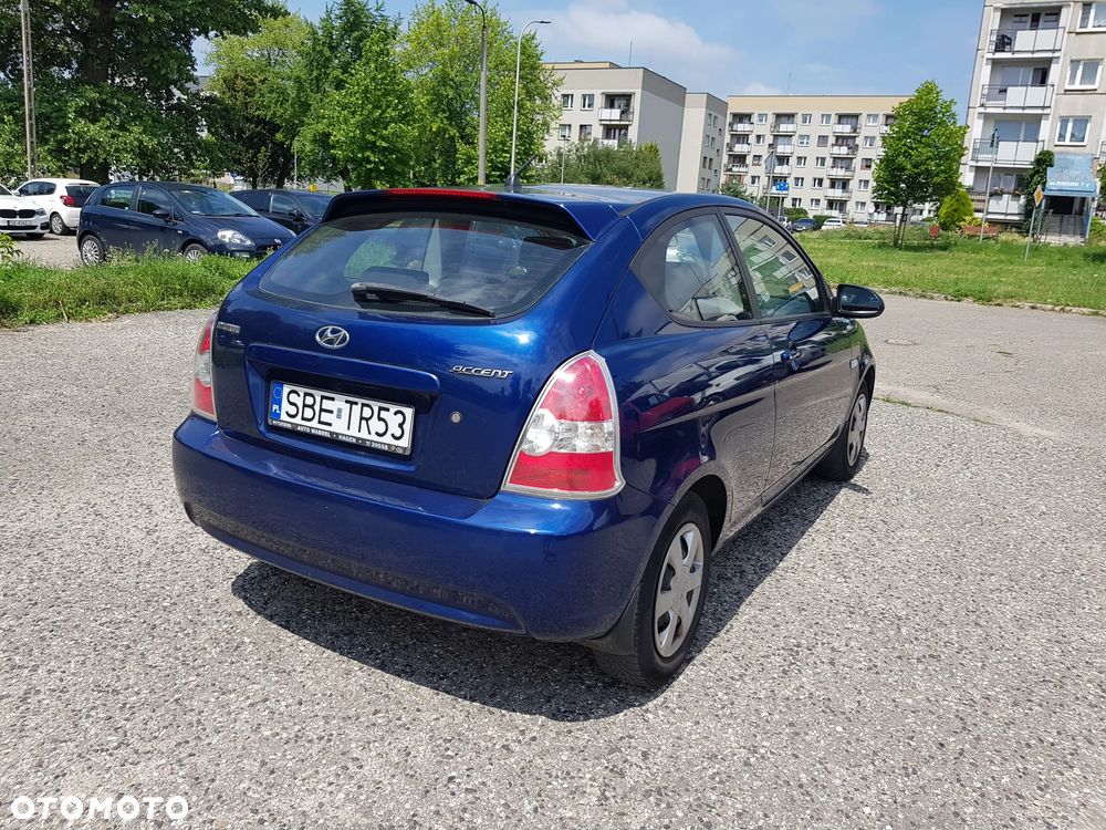 Hyundai Accent - 4