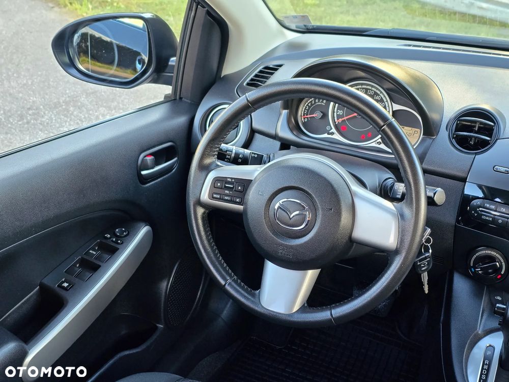 Mazda 2 1.5 Exclusive + - 25