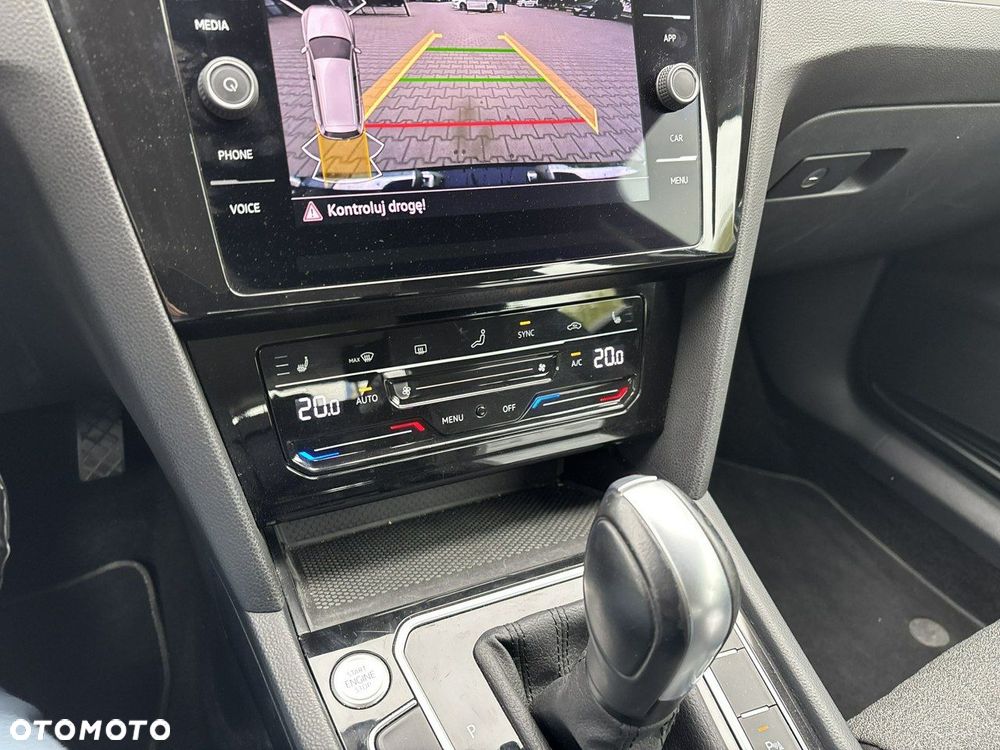 Volkswagen Passat - 20