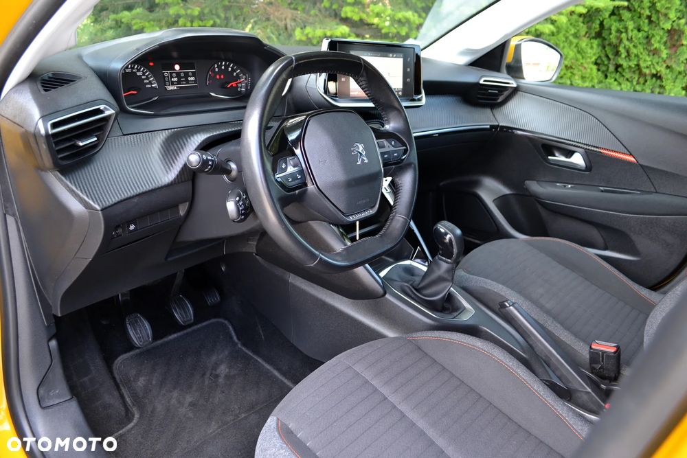 Peugeot 208 - 17
