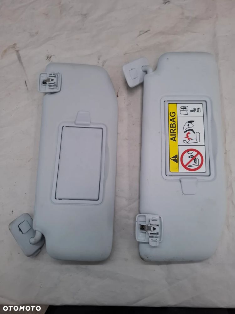 Peugeot 208 Osłony przeciwsłoneczne - 1