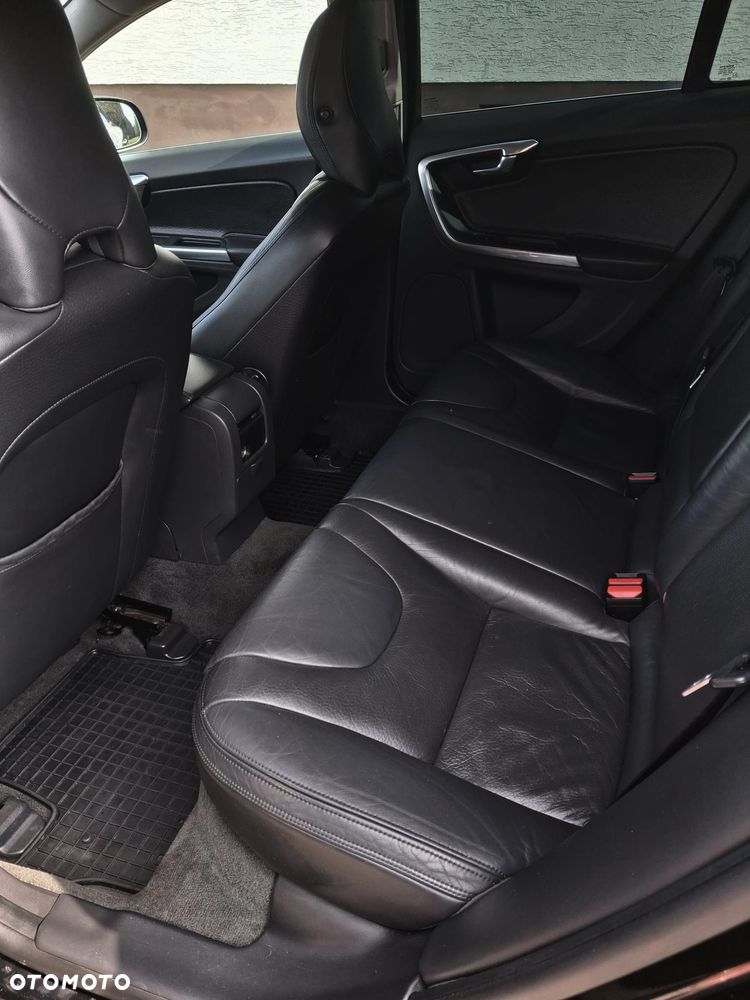 Volvo V60 D2 Momentum - 2