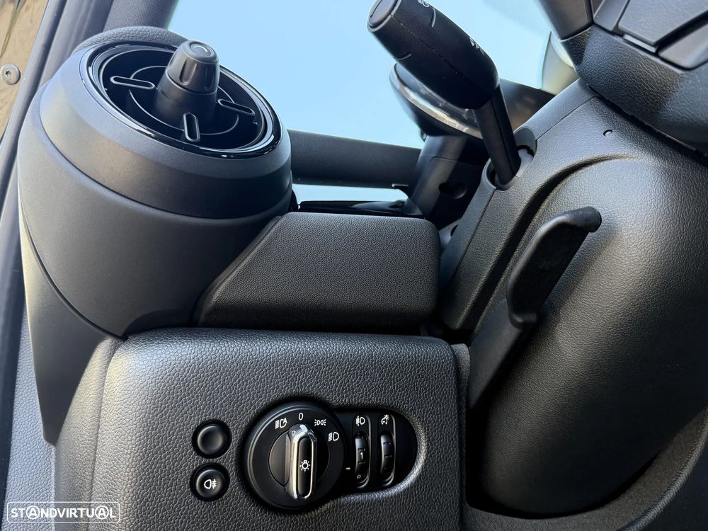 MINI 5 Portas Cooper Premium Plus JCW Auto - 34