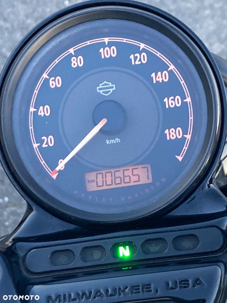 Harley-Davidson Sportster Iron 1200 - 6