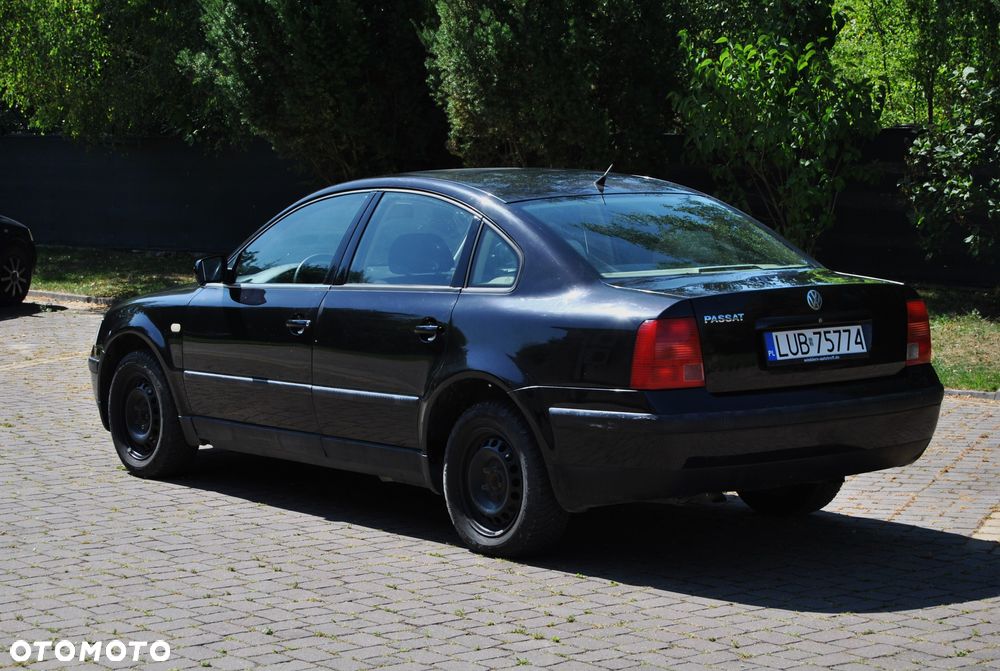 Volkswagen Passat 1.6 - 4