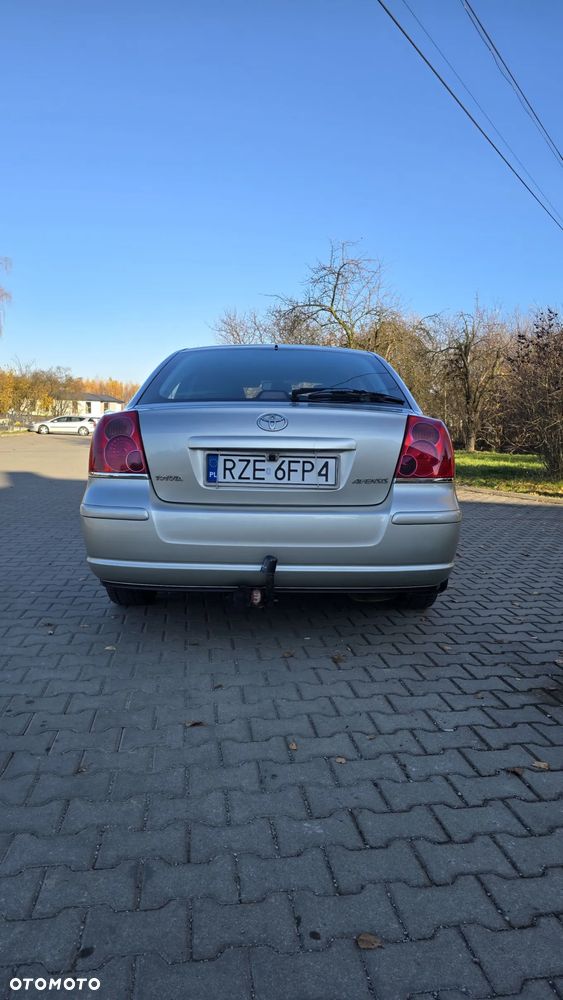 Toyota Avensis 2.0 D-4D Sol - 5