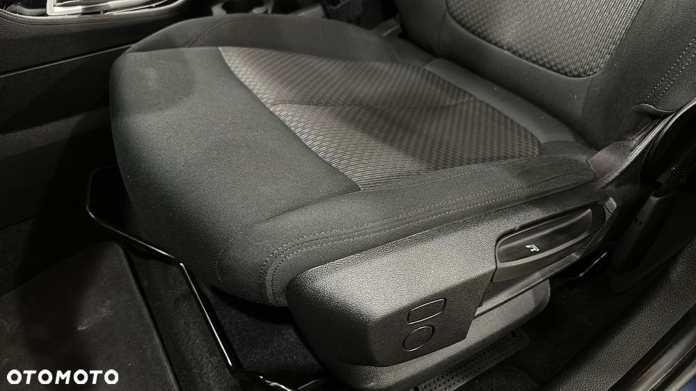 BMW Seria 2 218d - 16